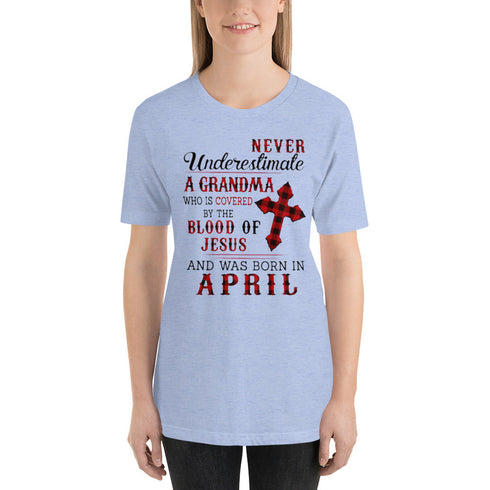 Divesart - Never underestimate a Grandma was born in April T-Shirt
